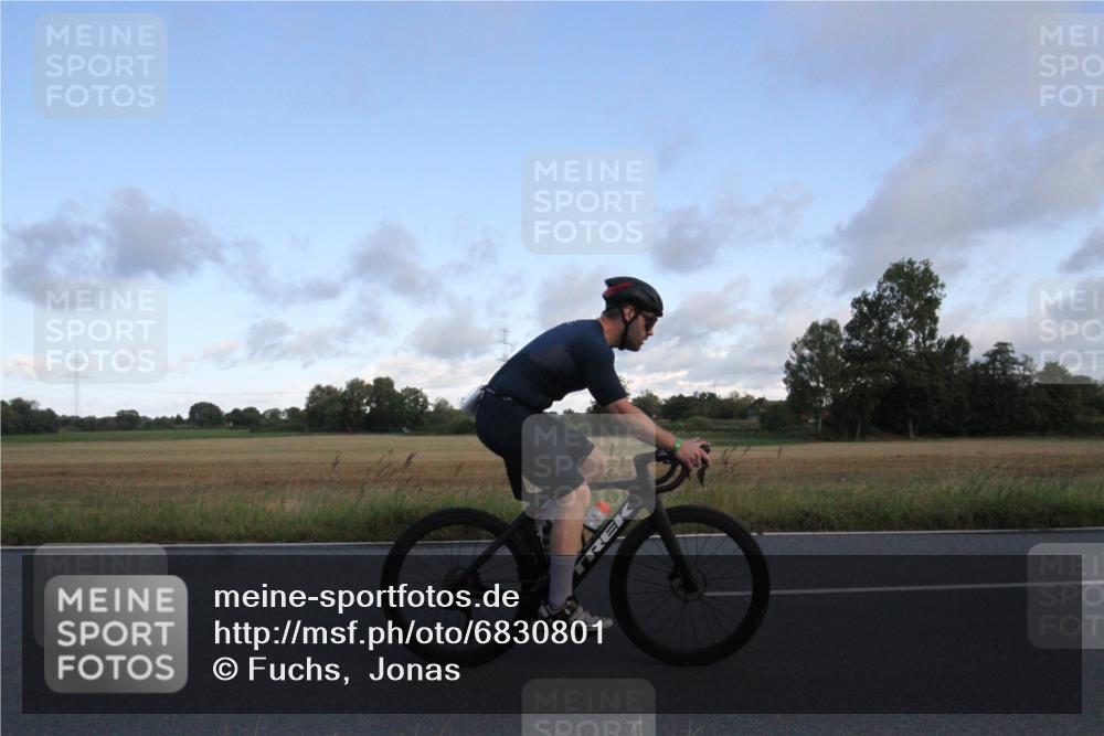 25.08.2024 - Elbe Triathlon Hamburg Fuchs,  Jonas http://msf.ph/oto/6830801 25.08.2024 09:25:59 Radfahren 238, 210, 230, 202, 166, 222 meine-sportfotos.de