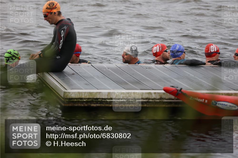 25.08.2024 - Elbe Triathlon Hamburg H.Heesch http://msf.ph/oto/6830802 25.08.2024 08:01:42 Schwimmen  meine-sportfotos.de