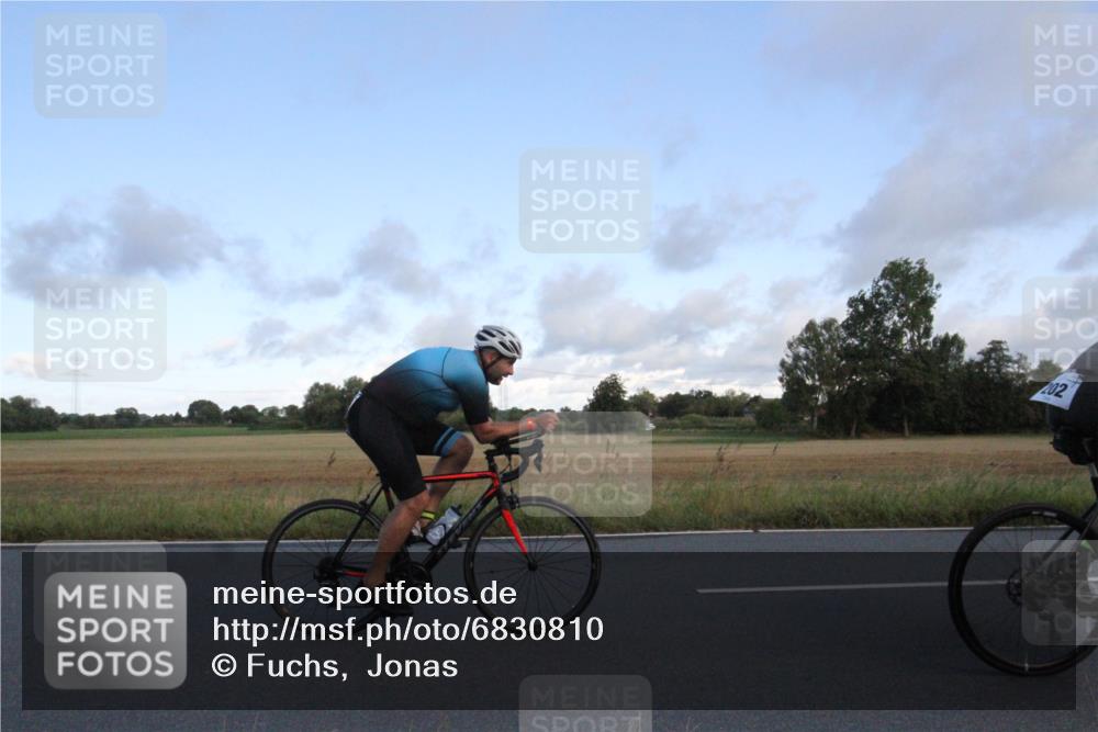 25.08.2024 - Elbe Triathlon Hamburg Fuchs,  Jonas http://msf.ph/oto/6830810 25.08.2024 09:26:00 Radfahren 210, 230, 202, 166, 222 meine-sportfotos.de