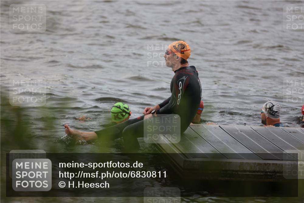25.08.2024 - Elbe Triathlon Hamburg H.Heesch http://msf.ph/oto/6830811 25.08.2024 08:01:43 Schwimmen  meine-sportfotos.de