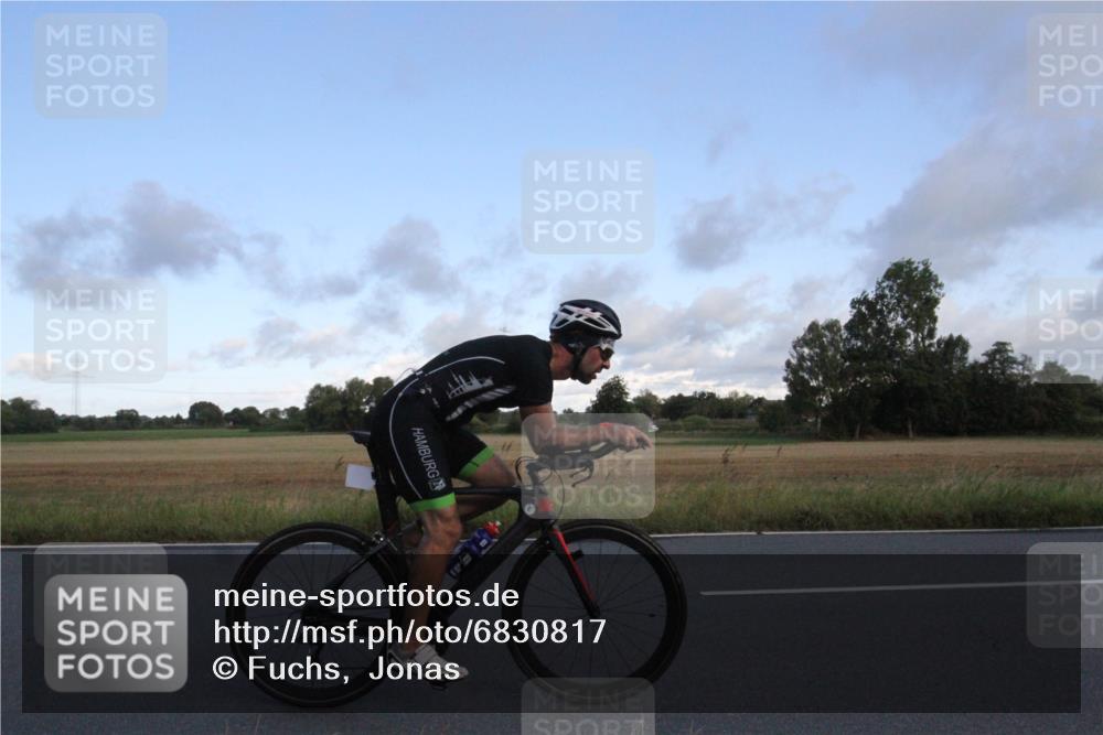 25.08.2024 - Elbe Triathlon Hamburg Fuchs,  Jonas http://msf.ph/oto/6830817 25.08.2024 09:26:07 Radfahren 222, 158, 61, 252, 390, 52, 285 meine-sportfotos.de