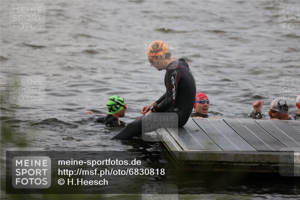 25.08.2024 - Elbe Triathlon Hamburg H.Heesch http://msf.ph/oto/6830818 25.08.2024 08:01:47 Schwimmen  meine-sportfotos.de