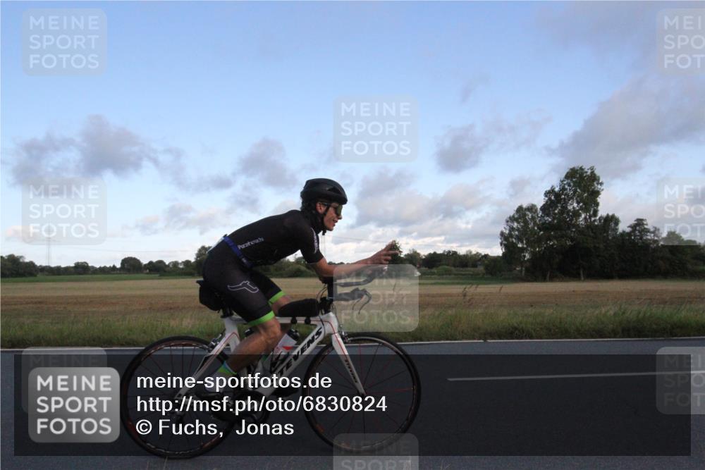 25.08.2024 - Elbe Triathlon Hamburg Fuchs,  Jonas http://msf.ph/oto/6830824 25.08.2024 09:26:09 Radfahren 222, 158, 61, 252, 390, 52, 285, 318 meine-sportfotos.de