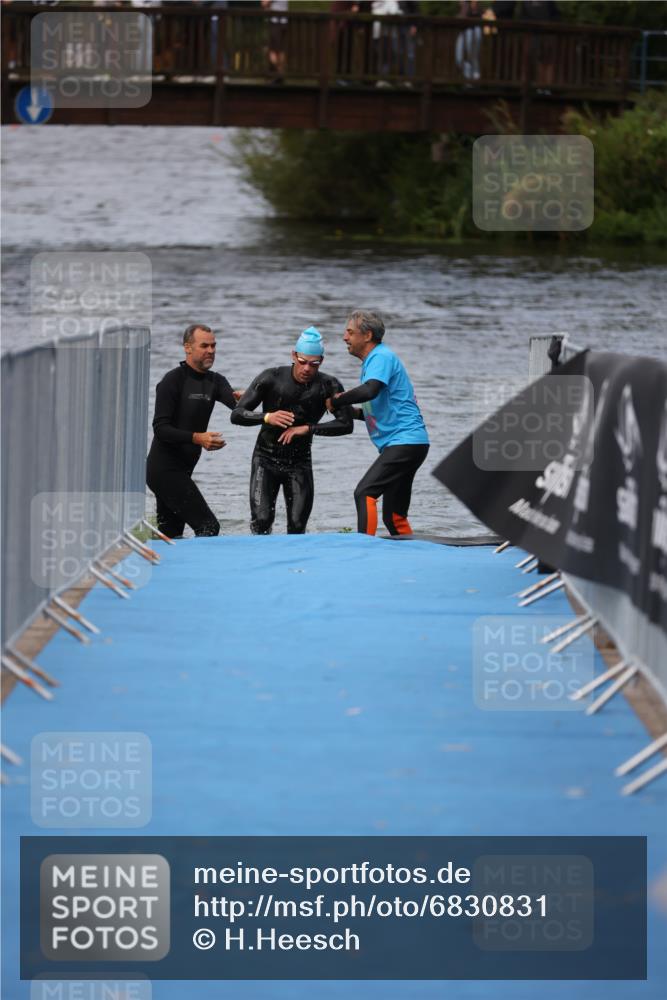 25.08.2024 - Elbe Triathlon Hamburg H.Heesch http://msf.ph/oto/6830831 25.08.2024 08:26:29 Schwimmen 85 meine-sportfotos.de