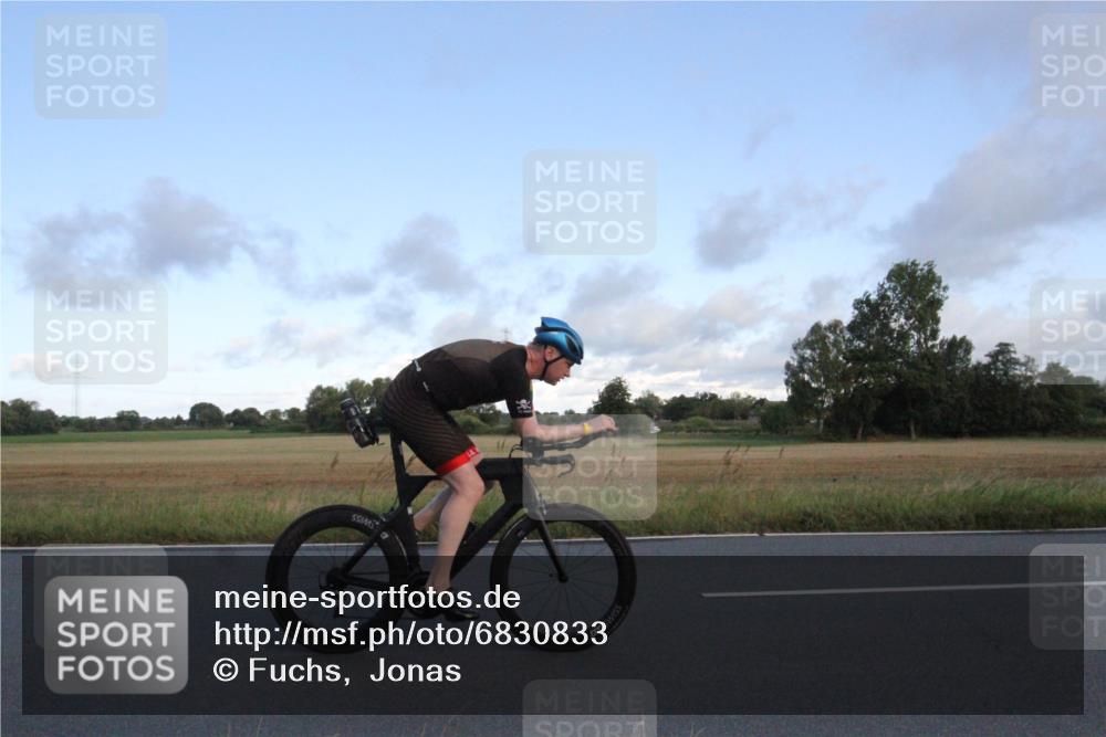 25.08.2024 - Elbe Triathlon Hamburg Fuchs,  Jonas http://msf.ph/oto/6830833 25.08.2024 09:26:12 Radfahren 158, 61, 252, 390, 52, 285, 318, 54 meine-sportfotos.de