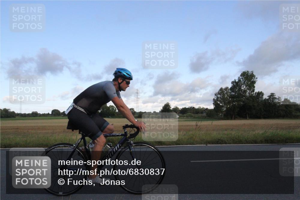 25.08.2024 - Elbe Triathlon Hamburg Fuchs,  Jonas http://msf.ph/oto/6830837 25.08.2024 09:26:13 Radfahren 158, 61, 252, 390, 52, 285, 318, 54 meine-sportfotos.de