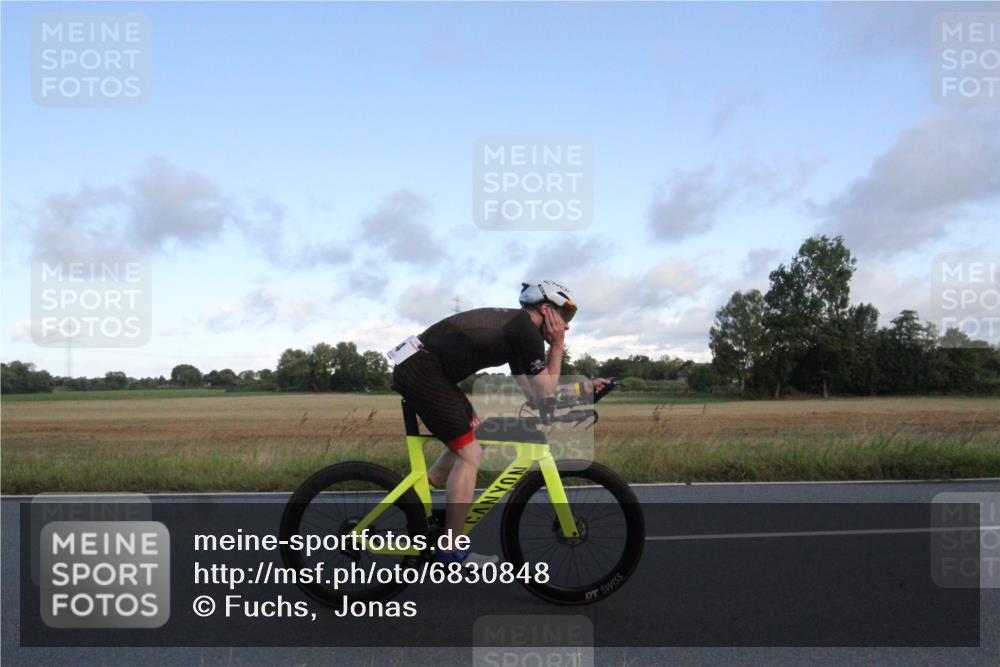 25.08.2024 - Elbe Triathlon Hamburg Fuchs,  Jonas http://msf.ph/oto/6830848 25.08.2024 09:26:18 Radfahren 52, 285, 318, 54, 83, 194 meine-sportfotos.de