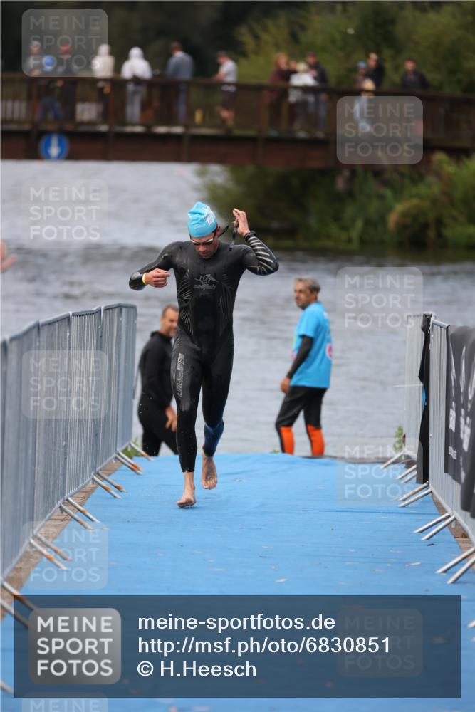 25.08.2024 - Elbe Triathlon Hamburg H.Heesch http://msf.ph/oto/6830851 25.08.2024 08:26:34 Schwimmen 85 meine-sportfotos.de