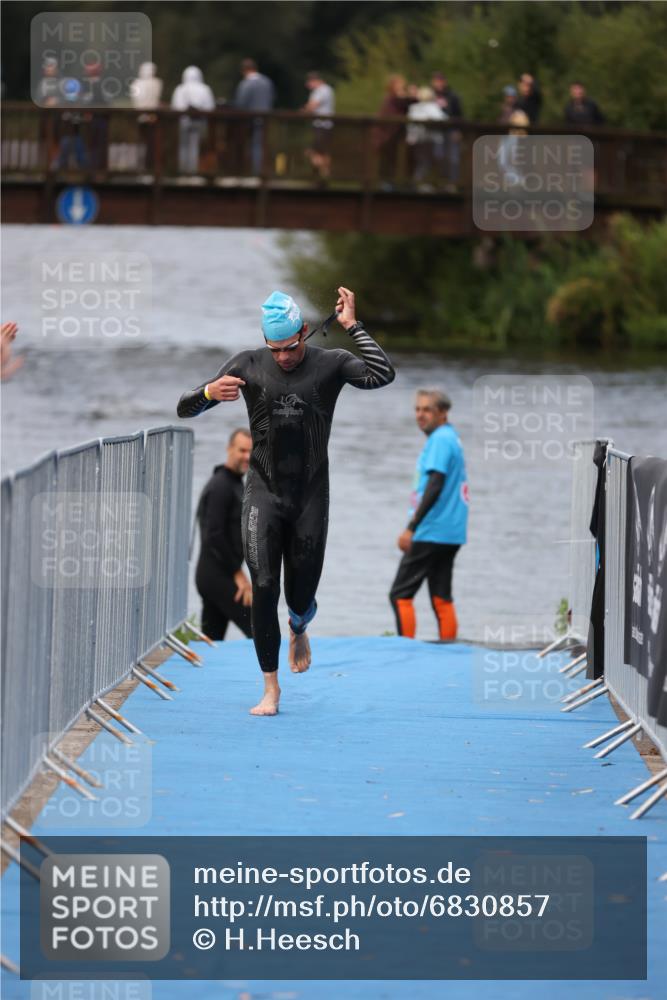 25.08.2024 - Elbe Triathlon Hamburg H.Heesch http://msf.ph/oto/6830857 25.08.2024 08:26:34 Schwimmen 85 meine-sportfotos.de