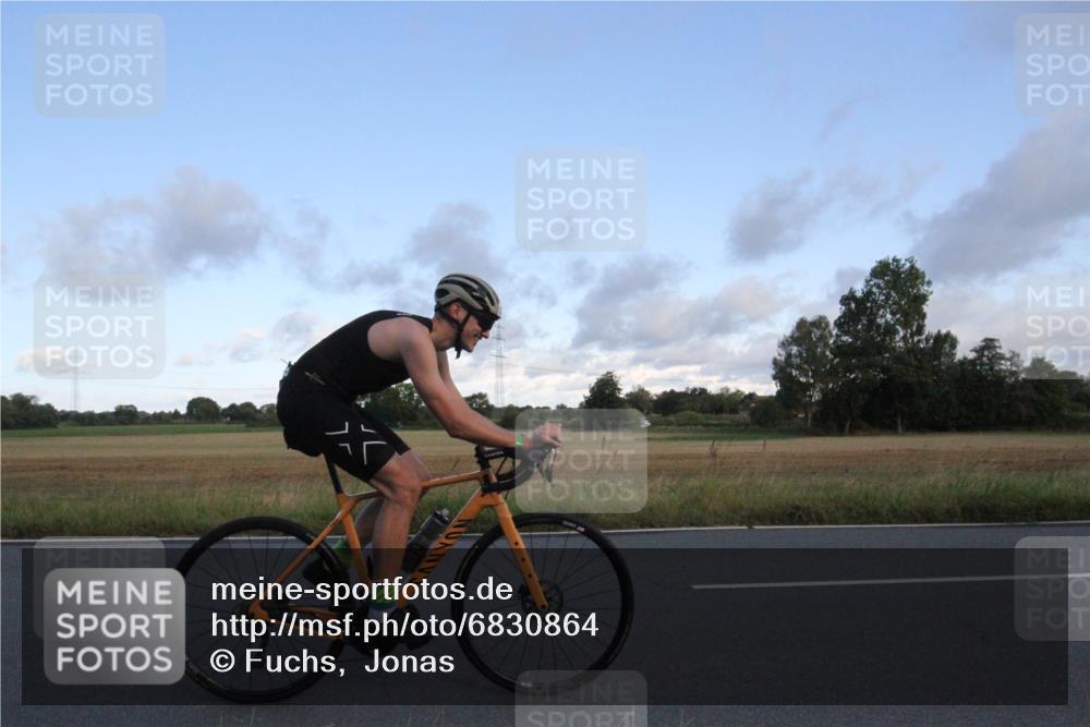 25.08.2024 - Elbe Triathlon Hamburg Fuchs,  Jonas http://msf.ph/oto/6830864 25.08.2024 09:26:25 Radfahren 83, 194, 217, 244, 193, 293, 239 meine-sportfotos.de