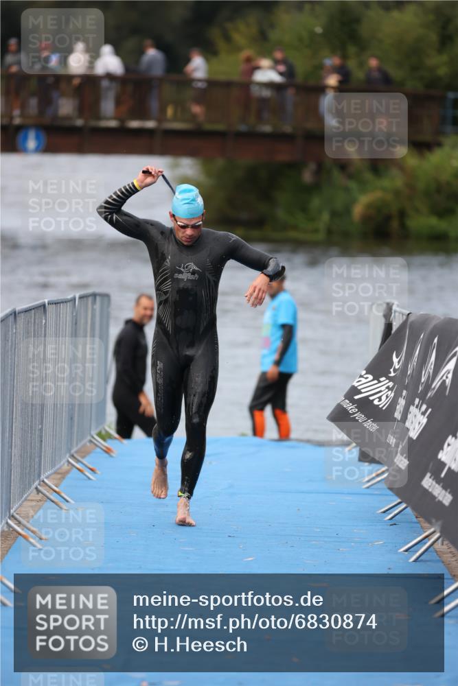 25.08.2024 - Elbe Triathlon Hamburg H.Heesch http://msf.ph/oto/6830874 25.08.2024 08:26:35 Schwimmen 85 meine-sportfotos.de