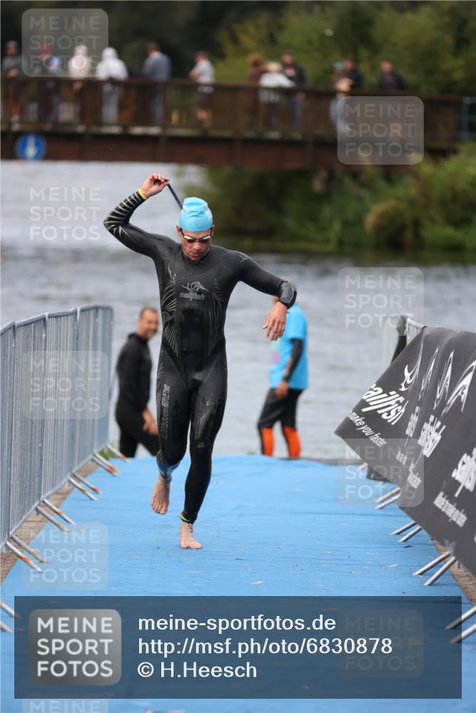 25.08.2024 - Elbe Triathlon Hamburg H.Heesch http://msf.ph/oto/6830878 25.08.2024 08:26:35 Schwimmen 85 meine-sportfotos.de