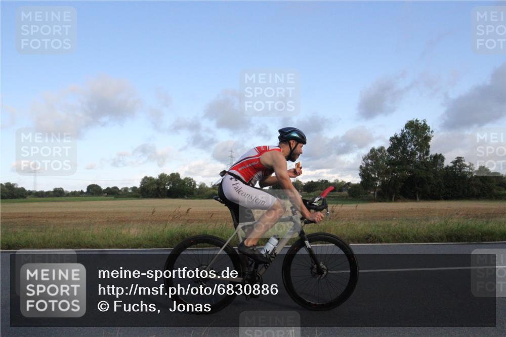 25.08.2024 - Elbe Triathlon Hamburg Fuchs,  Jonas http://msf.ph/oto/6830886 25.08.2024 09:26:36 Radfahren 293, 239, 370 meine-sportfotos.de