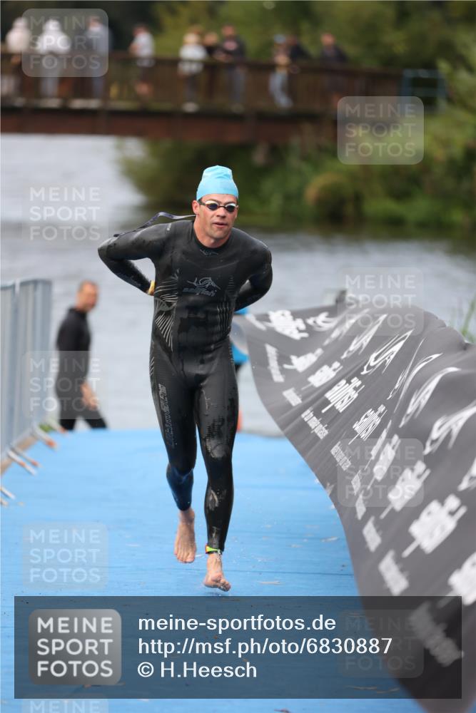 25.08.2024 - Elbe Triathlon Hamburg H.Heesch http://msf.ph/oto/6830887 25.08.2024 08:26:36 Schwimmen 85 meine-sportfotos.de