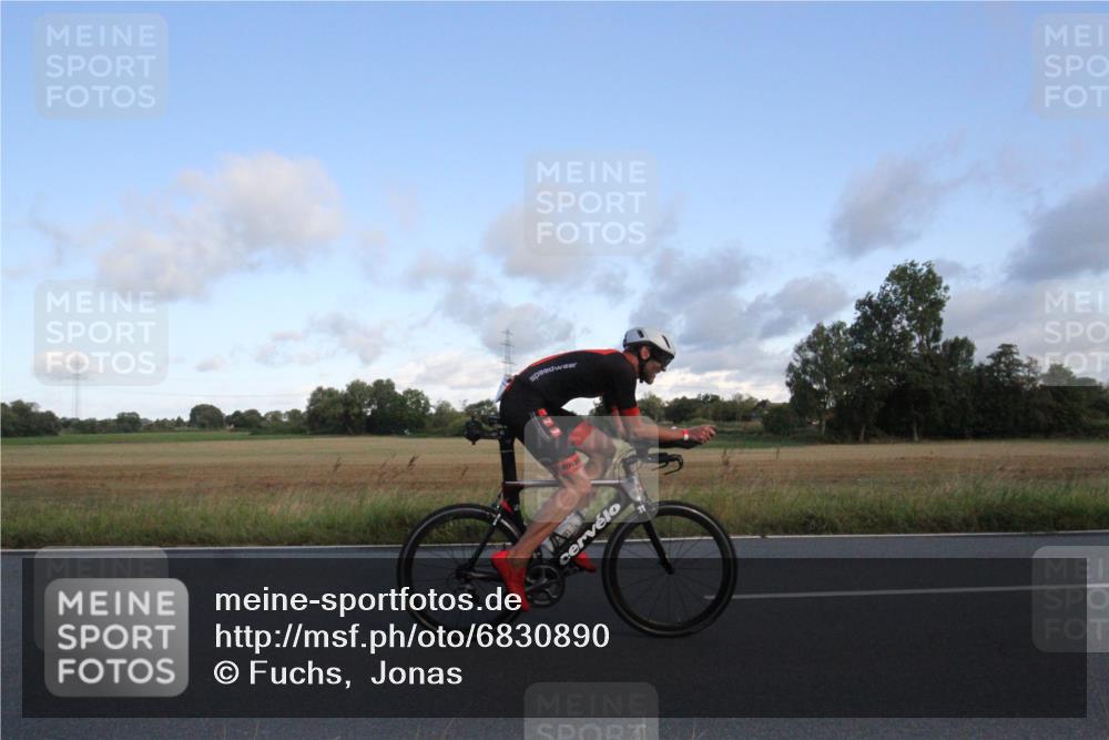 25.08.2024 - Elbe Triathlon Hamburg Fuchs,  Jonas http://msf.ph/oto/6830890 25.08.2024 09:26:49 Radfahren 185, 409, 282 meine-sportfotos.de