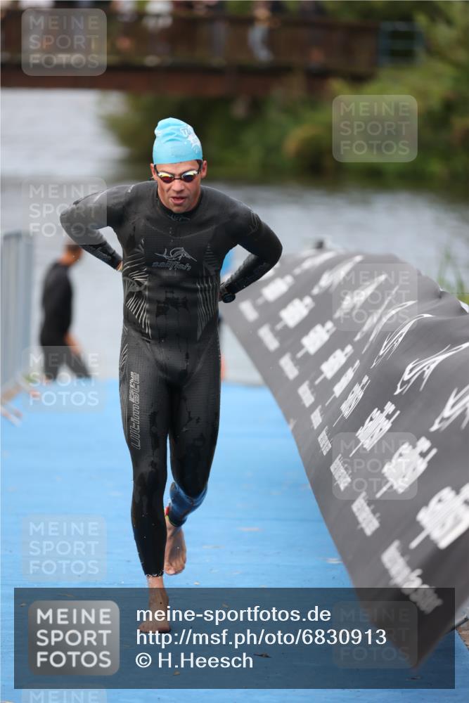 25.08.2024 - Elbe Triathlon Hamburg H.Heesch http://msf.ph/oto/6830913 25.08.2024 08:26:37 Schwimmen 85 meine-sportfotos.de