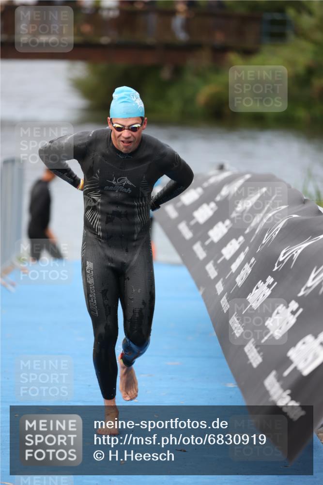 25.08.2024 - Elbe Triathlon Hamburg H.Heesch http://msf.ph/oto/6830919 25.08.2024 08:26:37 Schwimmen 85 meine-sportfotos.de