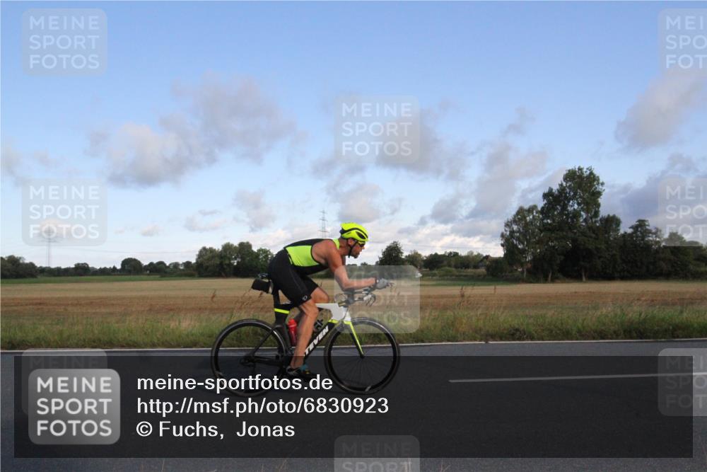 25.08.2024 - Elbe Triathlon Hamburg Fuchs,  Jonas http://msf.ph/oto/6830923 25.08.2024 09:27:21 Radfahren 235, 434, 387 meine-sportfotos.de