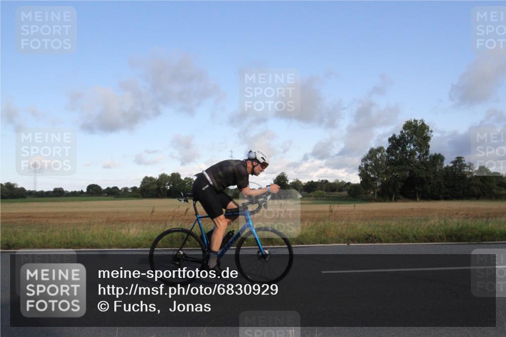 25.08.2024 - Elbe Triathlon Hamburg Fuchs,  Jonas http://msf.ph/oto/6830929 25.08.2024 09:27:25 Radfahren 434, 387, 403 meine-sportfotos.de