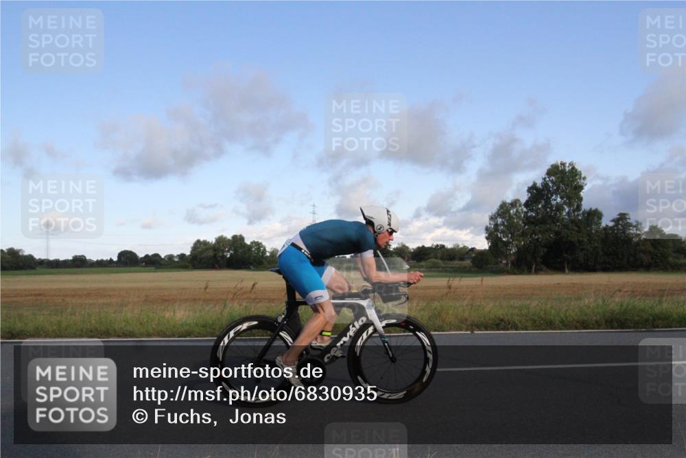 25.08.2024 - Elbe Triathlon Hamburg Fuchs,  Jonas http://msf.ph/oto/6830935 25.08.2024 09:27:29 Radfahren 387, 403, 157, 378 meine-sportfotos.de