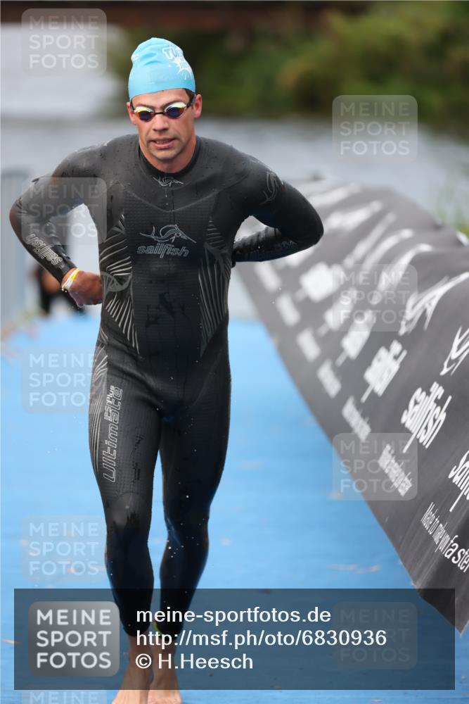 25.08.2024 - Elbe Triathlon Hamburg H.Heesch http://msf.ph/oto/6830936 25.08.2024 08:26:38 Schwimmen 85 meine-sportfotos.de