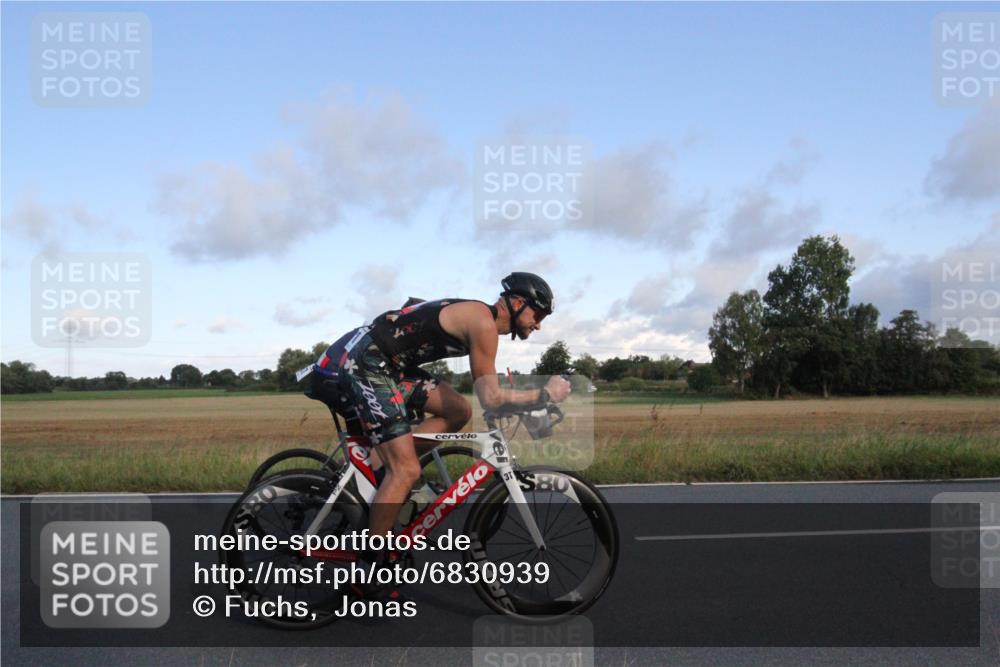 25.08.2024 - Elbe Triathlon Hamburg Fuchs,  Jonas http://msf.ph/oto/6830939 25.08.2024 09:27:33 Radfahren 403, 157, 378, 215, 163 meine-sportfotos.de