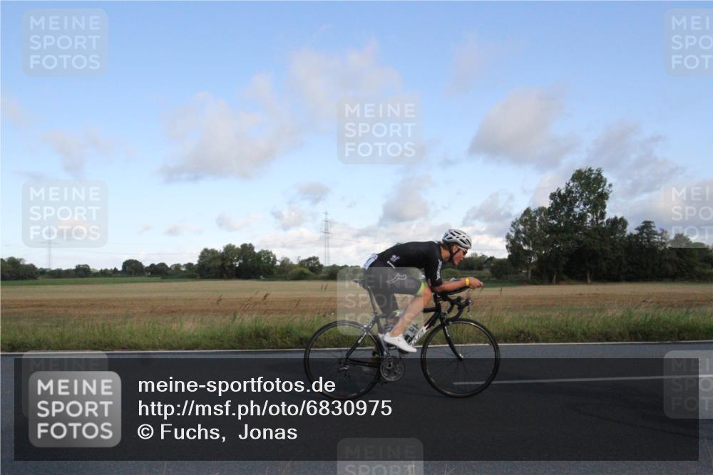 25.08.2024 - Elbe Triathlon Hamburg Fuchs,  Jonas http://msf.ph/oto/6830975 25.08.2024 09:28:01 Radfahren 141, 41, 233, 150, 69 meine-sportfotos.de