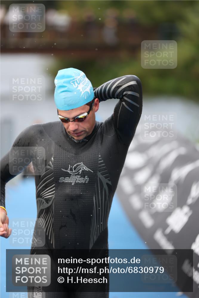 25.08.2024 - Elbe Triathlon Hamburg H.Heesch http://msf.ph/oto/6830979 25.08.2024 08:26:39 Schwimmen 85 meine-sportfotos.de