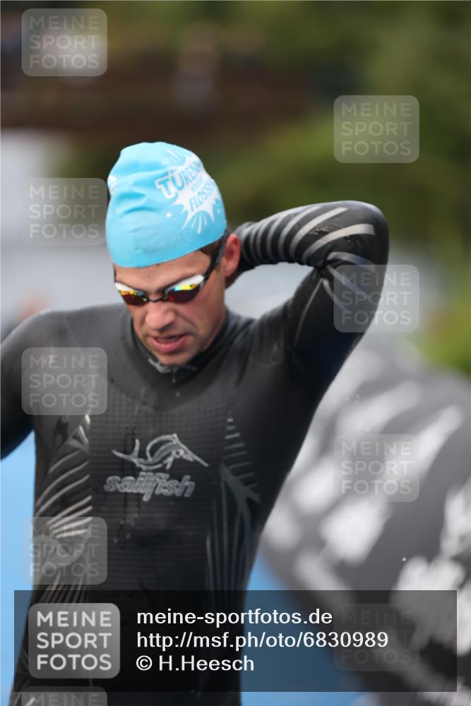 25.08.2024 - Elbe Triathlon Hamburg H.Heesch http://msf.ph/oto/6830989 25.08.2024 08:26:39 Schwimmen 85 meine-sportfotos.de