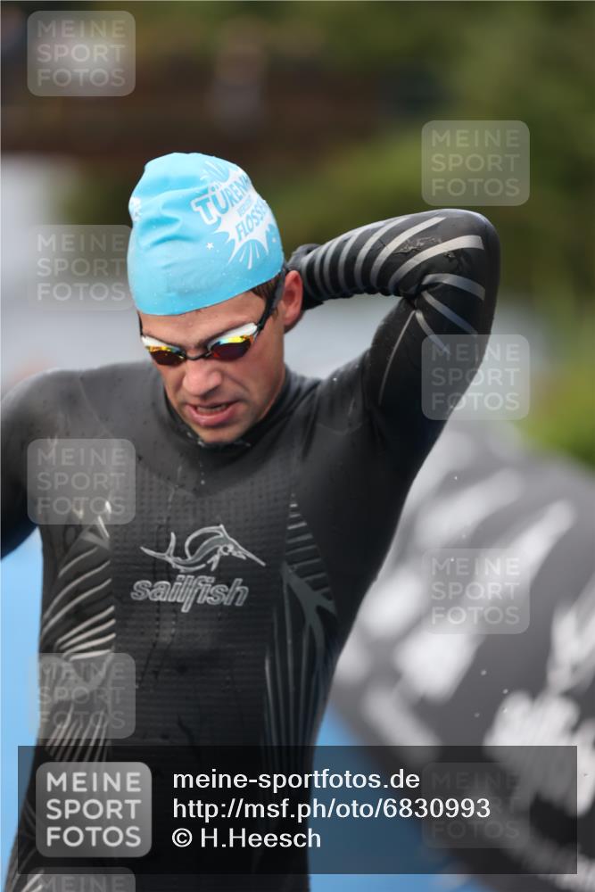 25.08.2024 - Elbe Triathlon Hamburg H.Heesch http://msf.ph/oto/6830993 25.08.2024 08:26:39 Schwimmen 85 meine-sportfotos.de