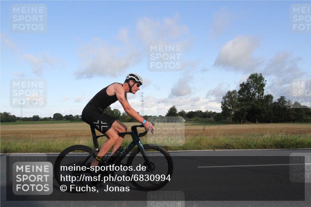 25.08.2024 - Elbe Triathlon Hamburg Fuchs,  Jonas http://msf.ph/oto/6830994 25.08.2024 09:28:09 Radfahren 150, 69, 207, 435, 417, 55 meine-sportfotos.de