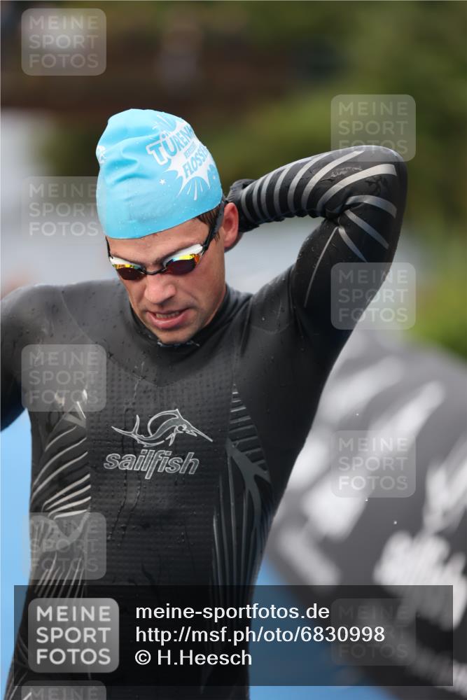 25.08.2024 - Elbe Triathlon Hamburg H.Heesch http://msf.ph/oto/6830998 25.08.2024 08:26:39 Schwimmen 85 meine-sportfotos.de