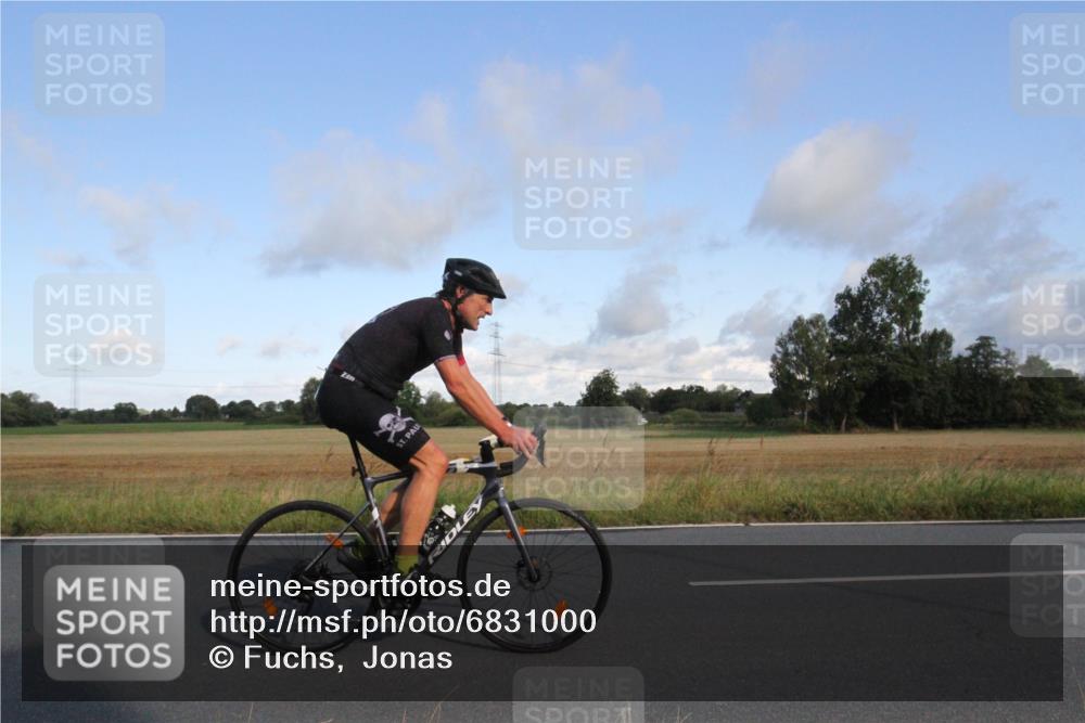 25.08.2024 - Elbe Triathlon Hamburg Fuchs,  Jonas http://msf.ph/oto/6831000 25.08.2024 09:28:10 Radfahren 150, 69, 207, 435, 417, 55, 270 meine-sportfotos.de