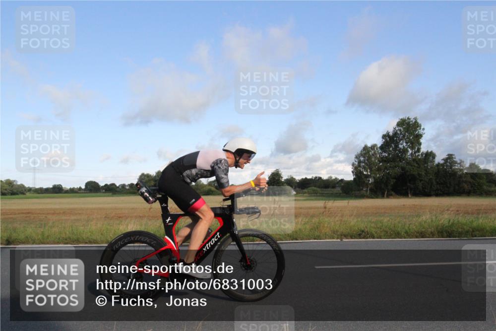 25.08.2024 - Elbe Triathlon Hamburg Fuchs,  Jonas http://msf.ph/oto/6831003 25.08.2024 09:28:12 Radfahren 69, 207, 435, 417, 55, 270, 358 meine-sportfotos.de