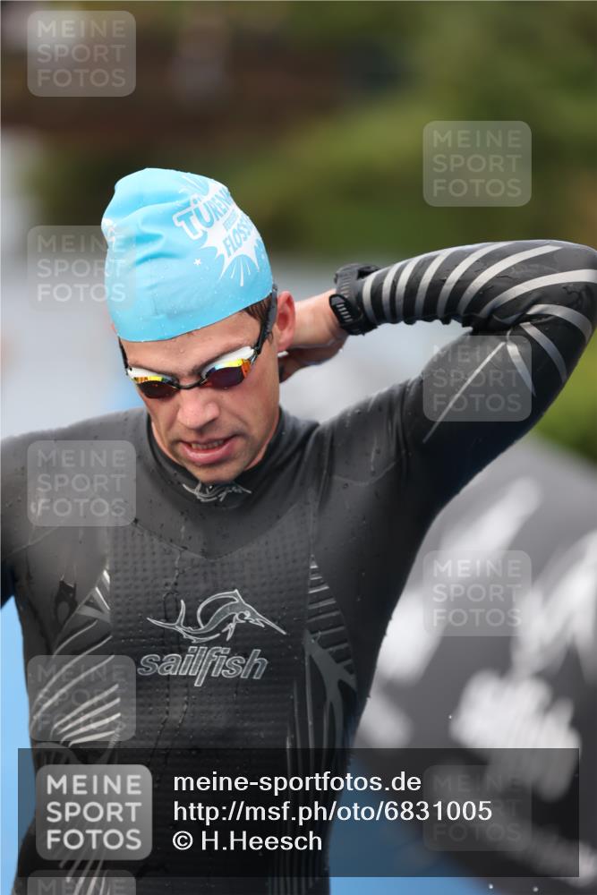 25.08.2024 - Elbe Triathlon Hamburg H.Heesch http://msf.ph/oto/6831005 25.08.2024 08:26:39 Schwimmen 85 meine-sportfotos.de