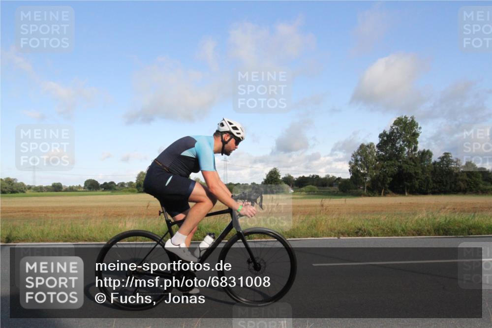 25.08.2024 - Elbe Triathlon Hamburg Fuchs,  Jonas http://msf.ph/oto/6831008 25.08.2024 09:28:16 Radfahren 435, 417, 55, 270, 358, 398 meine-sportfotos.de