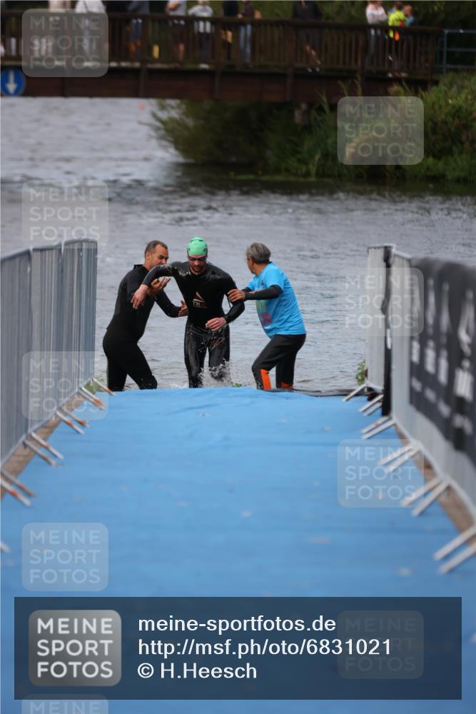 25.08.2024 - Elbe Triathlon Hamburg H.Heesch http://msf.ph/oto/6831021 25.08.2024 08:27:59 Schwimmen 47 meine-sportfotos.de