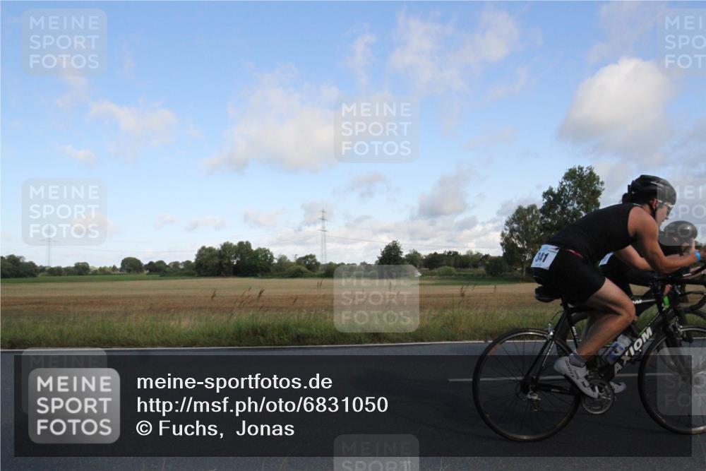 25.08.2024 - Elbe Triathlon Hamburg Fuchs,  Jonas http://msf.ph/oto/6831050 25.08.2024 09:28:35 Radfahren 431, 368, 421, 333, 341, 130, 388 meine-sportfotos.de
