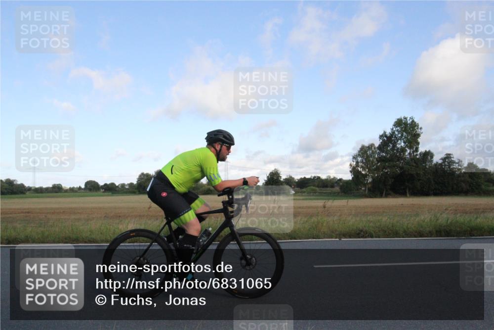 25.08.2024 - Elbe Triathlon Hamburg Fuchs,  Jonas http://msf.ph/oto/6831065 25.08.2024 09:28:42 Radfahren 130, 388, 251, 384, 90, 290, 376 meine-sportfotos.de