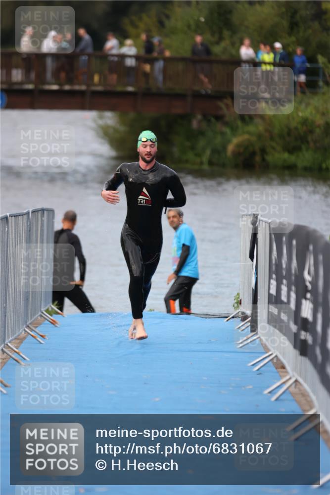 25.08.2024 - Elbe Triathlon Hamburg H.Heesch http://msf.ph/oto/6831067 25.08.2024 08:28:02 Schwimmen 47 meine-sportfotos.de