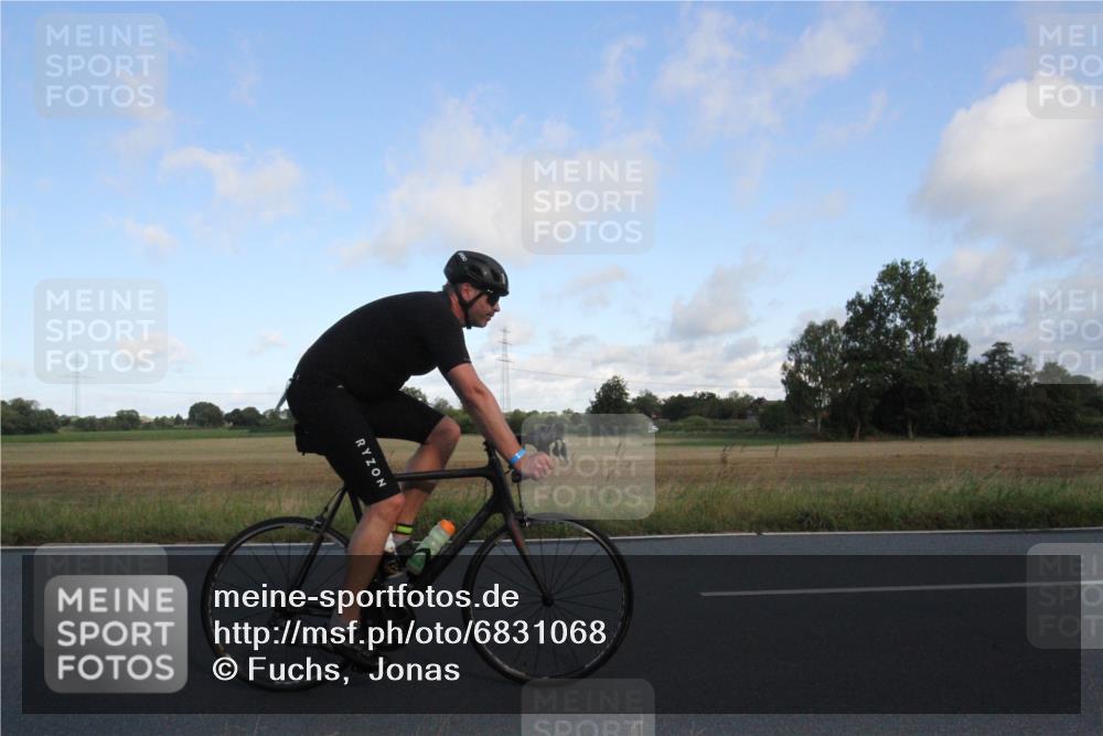 25.08.2024 - Elbe Triathlon Hamburg Fuchs,  Jonas http://msf.ph/oto/6831068 25.08.2024 09:28:44 Radfahren 388, 251, 384, 90, 290, 376, 381 meine-sportfotos.de