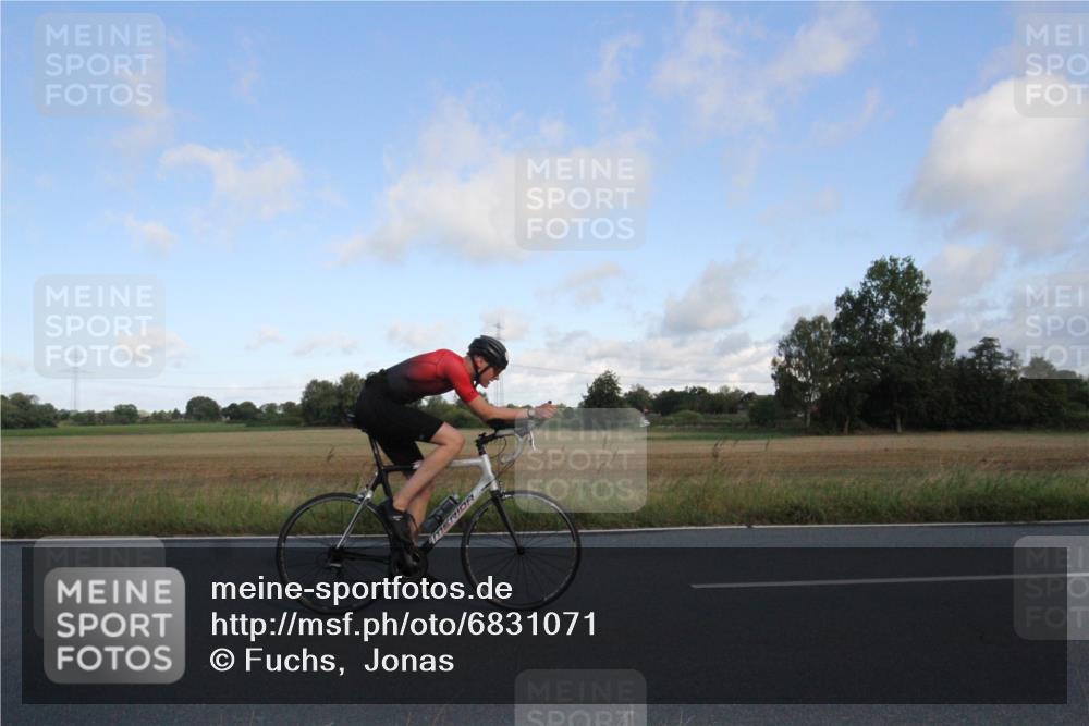 25.08.2024 - Elbe Triathlon Hamburg Fuchs,  Jonas http://msf.ph/oto/6831071 25.08.2024 09:28:45 Radfahren 388, 251, 384, 90, 290, 376, 381 meine-sportfotos.de