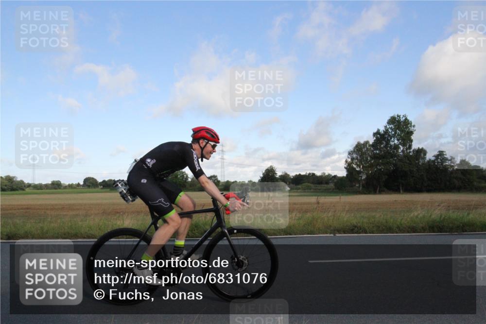 25.08.2024 - Elbe Triathlon Hamburg Fuchs,  Jonas http://msf.ph/oto/6831076 25.08.2024 09:28:47 Radfahren 388, 251, 384, 90, 290, 376, 381, 317 meine-sportfotos.de