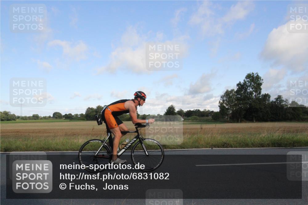 25.08.2024 - Elbe Triathlon Hamburg Fuchs,  Jonas http://msf.ph/oto/6831082 25.08.2024 09:28:48 Radfahren 251, 384, 90, 290, 376, 381, 317 meine-sportfotos.de