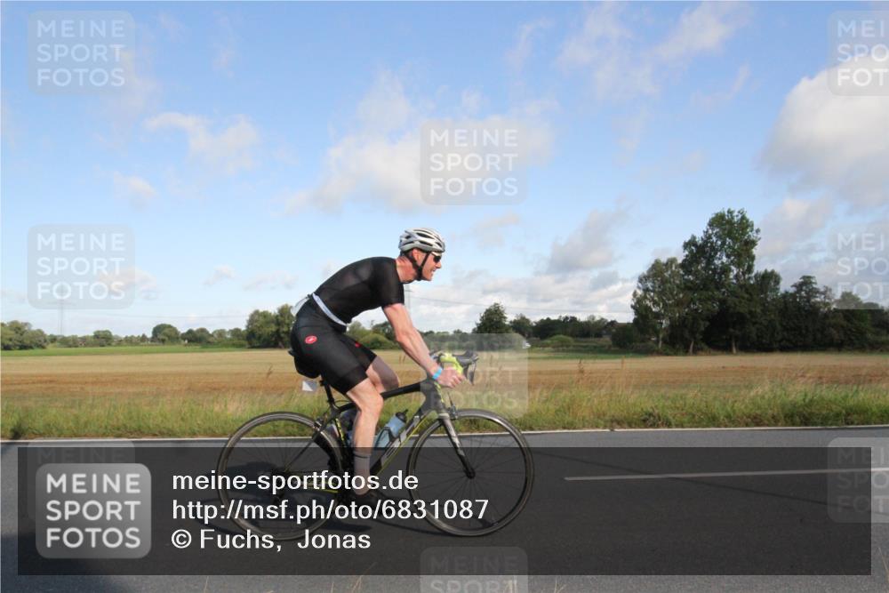 25.08.2024 - Elbe Triathlon Hamburg Fuchs,  Jonas http://msf.ph/oto/6831087 25.08.2024 09:28:50 Radfahren 384, 90, 290, 376, 381, 317 meine-sportfotos.de