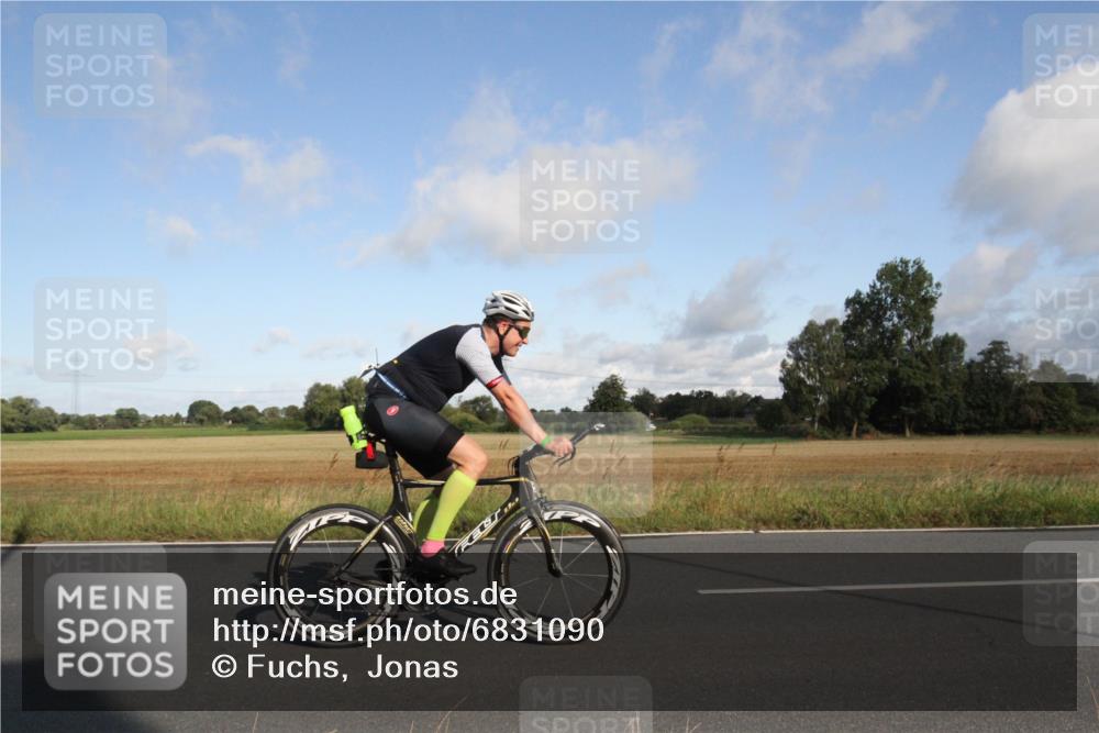 25.08.2024 - Elbe Triathlon Hamburg Fuchs,  Jonas http://msf.ph/oto/6831090 25.08.2024 09:28:53 Radfahren 290, 376, 381, 317, 154 meine-sportfotos.de