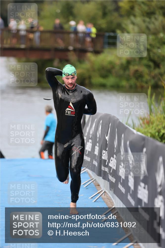 25.08.2024 - Elbe Triathlon Hamburg H.Heesch http://msf.ph/oto/6831092 25.08.2024 08:28:04 Schwimmen 47 meine-sportfotos.de