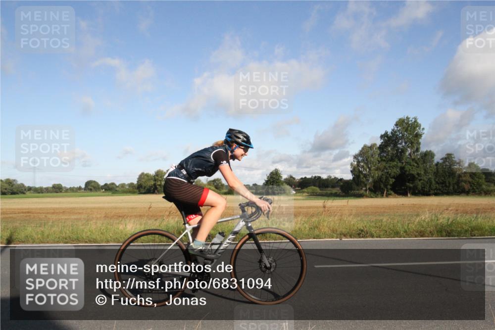 25.08.2024 - Elbe Triathlon Hamburg Fuchs,  Jonas http://msf.ph/oto/6831094 25.08.2024 09:28:57 Radfahren 317, 154, 152 meine-sportfotos.de