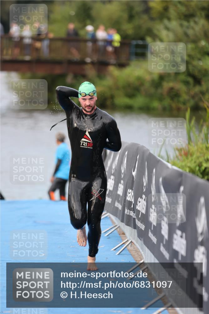 25.08.2024 - Elbe Triathlon Hamburg H.Heesch http://msf.ph/oto/6831097 25.08.2024 08:28:04 Schwimmen 47 meine-sportfotos.de