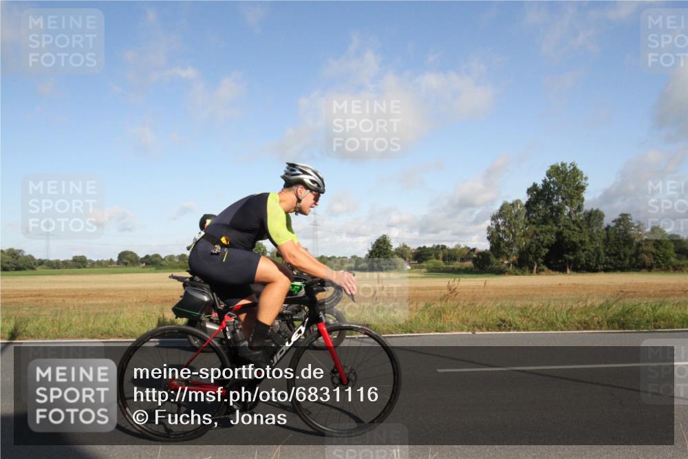25.08.2024 - Elbe Triathlon Hamburg Fuchs,  Jonas http://msf.ph/oto/6831116 25.08.2024 09:29:10 Radfahren 442, 418, 528, 111, 211, 406 meine-sportfotos.de